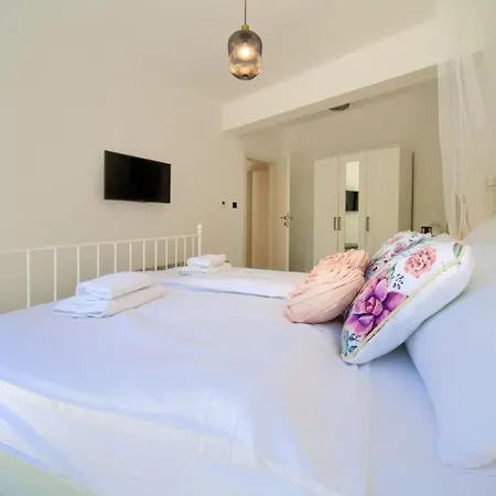 Wellness Modruna アパート Grižane